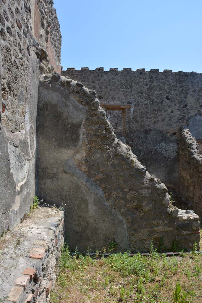 IX.5.17/6 Pompeii. May 2017. Room x, looking towards south wall in south-east corner.
Foto Christian Beck, ERC Grant 681269 DÉCOR.