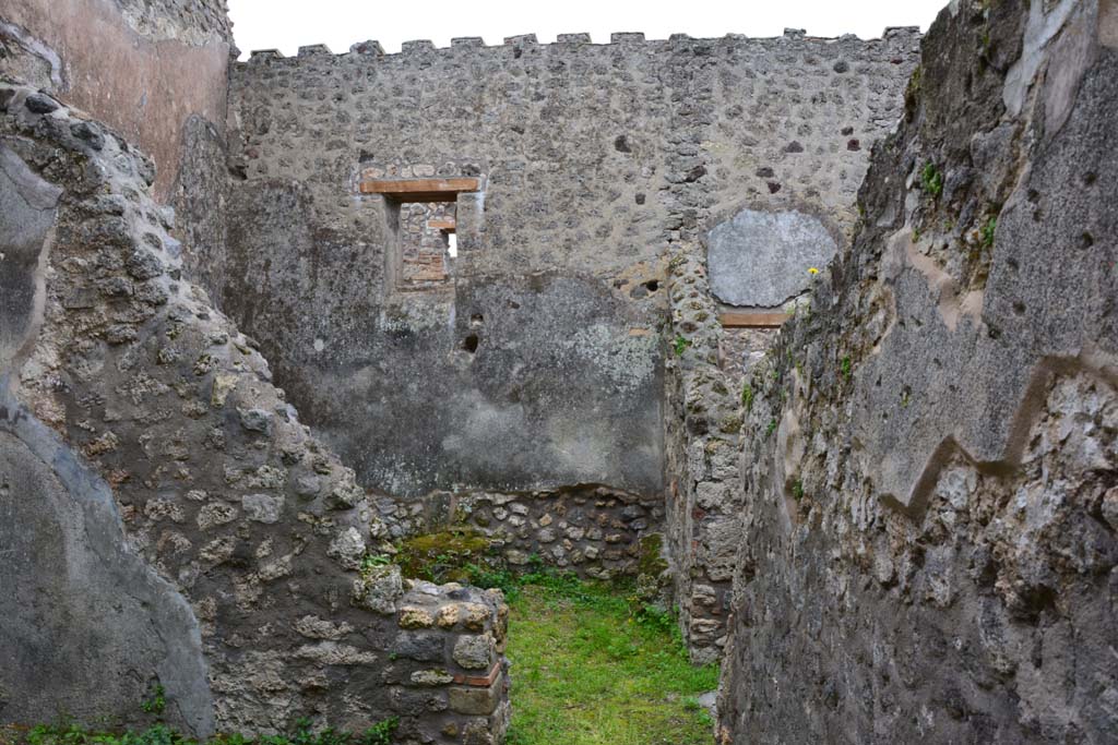 IX.5.17/6 Pompeii. March 2017. Room x, looking towards south wall with doorway to room q, and corridor y.
Foto Christian Beck, ERC Grant 681269 DÉCOR.
