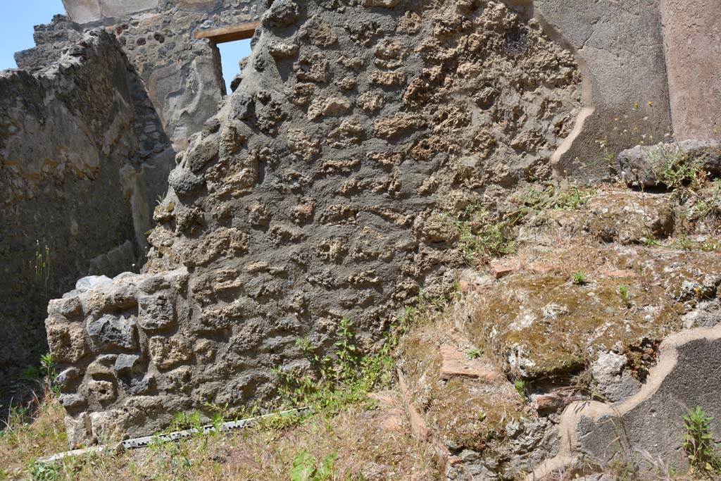 IX.5.6 Pompeii. May 2017. 
Room q, looking towards north wall, the doorway into room x, on left, and steps to upper floor, on right.
Foto Christian Beck, ERC Grant 681269 DÉCOR.