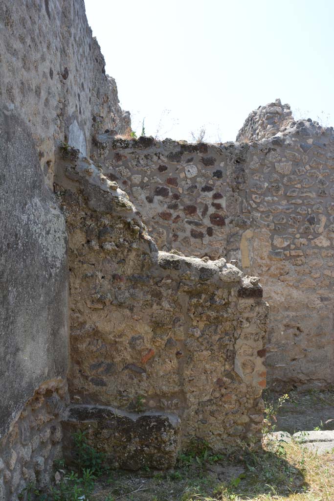 IX.5.6 Pompeii. May 2017. 
Room q, looking towards west wall in south-west corner, with doorway to corridor y, on right.
Foto Christian Beck, ERC Grant 681269 DÉCOR.