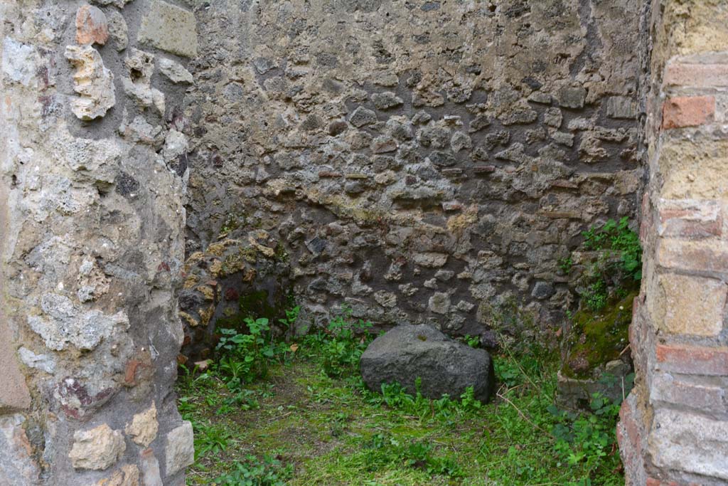 IX.5.18 Pompeii. March 2017. Room h, looking south through entrance doorway.
Foto Christian Beck, ERC Grant 681269 DÉCOR.