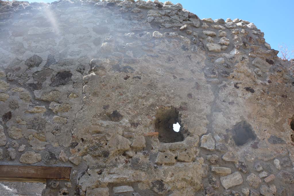 IX.5.18 Pompeii. May 2017. Room h, upper north wall.
Foto Christian Beck, ERC Grant 681269 DÉCOR.