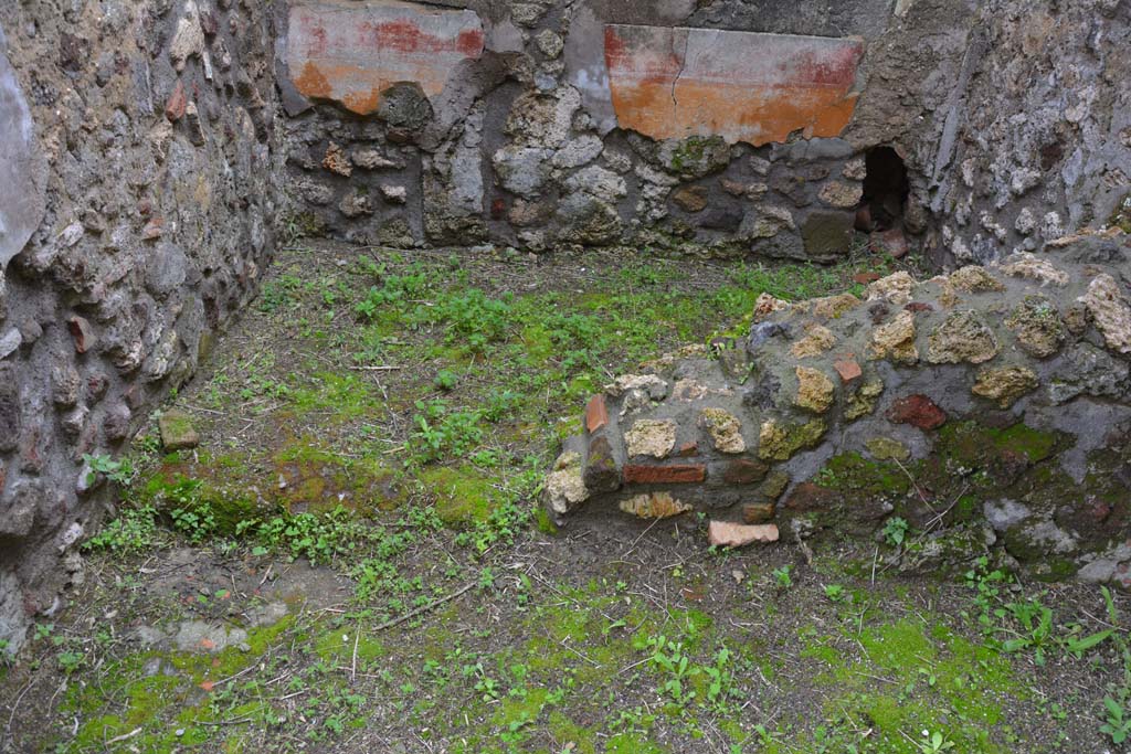 IX.5.18 Pompeii. March 2018. Room “h”, looking east across flooring.  
Foto Annette Haug, ERC Grant 681269 DÉCOR.