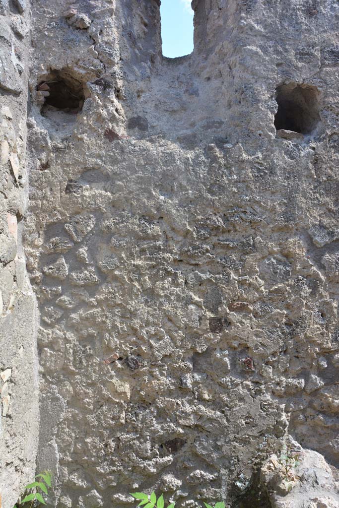 IX.5.18 Pompeii. May 2017. Room h, south wall above latrine in south-east corner.
Foto Christian Beck, ERC Grant 681269 DÉCOR.