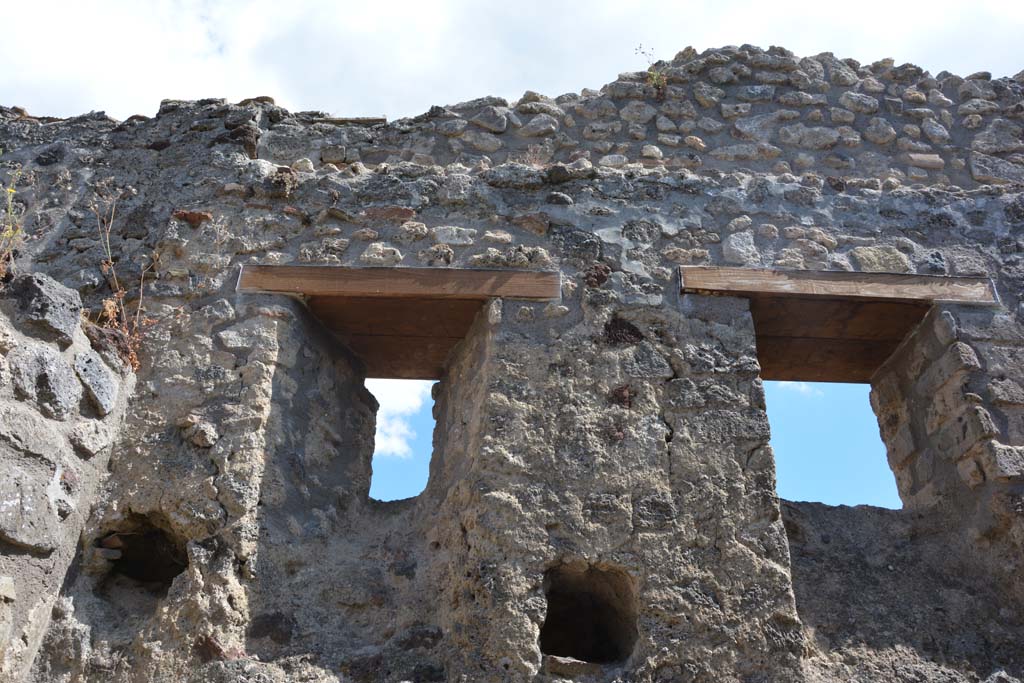 IX.5.18 Pompeii. May 2017. Room h, upper south wall at east end.
Foto Christian Beck, ERC Grant 681269 DÉCOR.