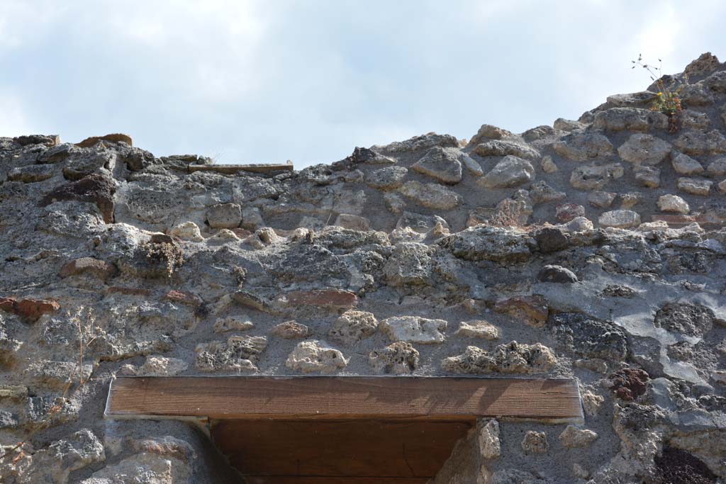 IX.5.18 Pompeii. May 2017. Room h, upper south wall above window at east end. 
Foto Christian Beck, ERC Grant 681269 DÉCOR.