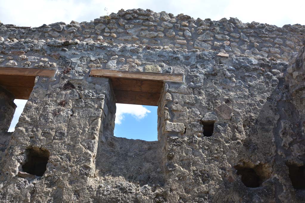 IX.5.18 Pompeii. May 2017. Room h, upper south wall at west end.
Foto Christian Beck, ERC Grant 681269 DÉCOR.