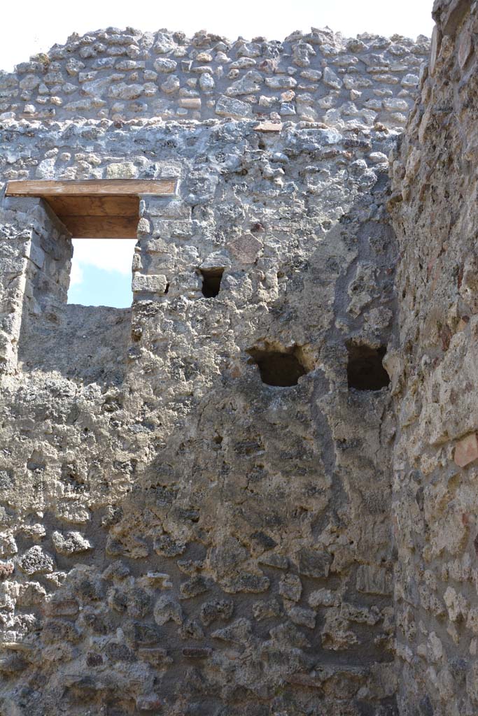 IX.5.18 Pompeii. May 2017. Room h, upper south wall in south-west corner.
Foto Christian Beck, ERC Grant 681269 DÉCOR.