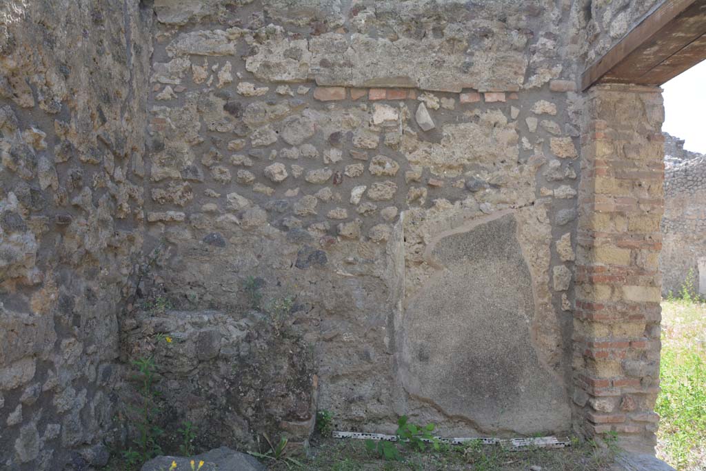 IX.5.18 Pompeii. May 2017. Room h, looking towards lower west wall.
Foto Christian Beck, ERC Grant 681269 DÉCOR.