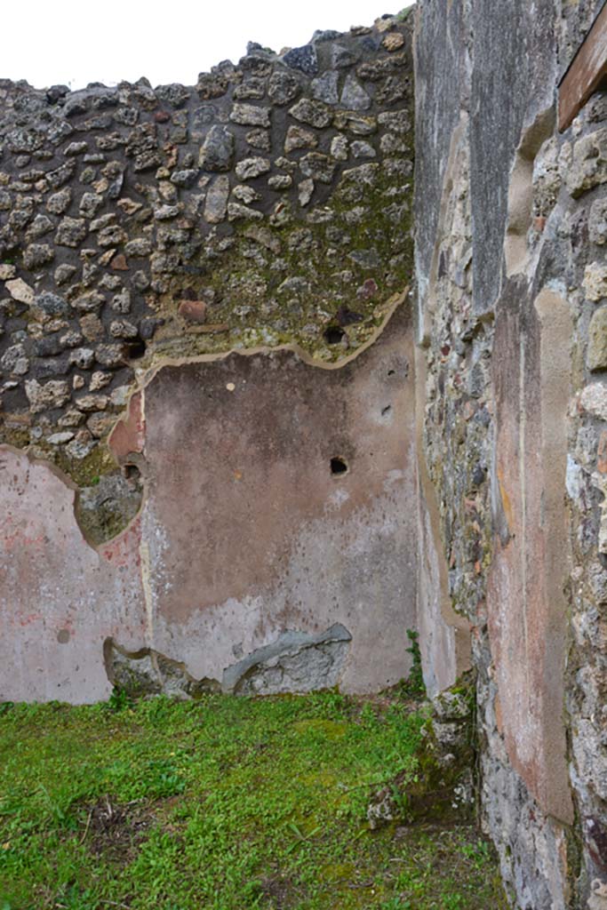 IX.5.18 Pompeii. March 2018.  Room “i”, looking east in south-east corner.
Foto Annette Haug, ERC Grant 681269 DÉCOR.