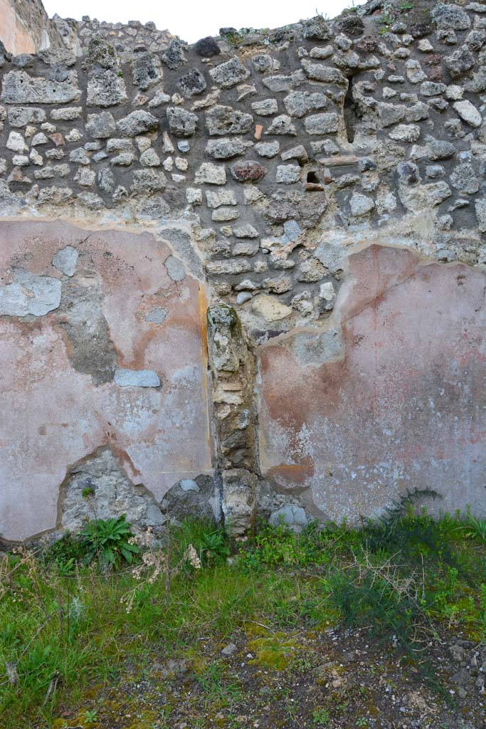 IX.5.18 Pompeii. March 2017. 
Room i, looking east towards remains of north wall in north-east corner.
Foto Christian Beck, ERC Grant 681269 DÉCOR