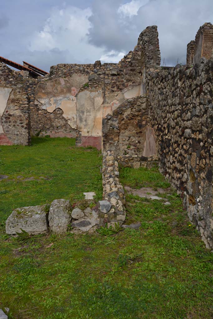 IX.5.18 Pompeii. March 2018. 
Room “k”, looking north towards remaining walls in north-east corner of atrium “b”.
Foto Annette Haug, ERC Grant 681269 DÉCOR.