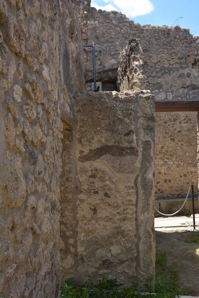 IX.5.18 Pompeii. May 2017. Room “q”, looking west from doorway to room “u”.
Foto Christian Beck, ERC Grant 681269 DÉCOR.