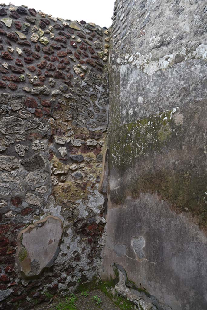 IX.5.18 Pompeii. March 2018.  Room “u”, south-east corner.
Foto Annette Haug, ERC Grant 681269 DÉCOR.