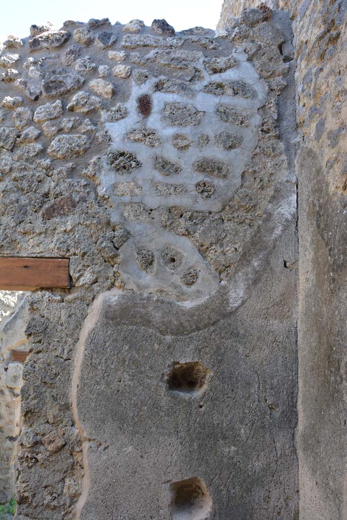 IX.5.18 Pompeii. May 2017. Room “t”, south wall in south-west corner.
Foto Christian Beck, ERC Grant 681269 DÉCOR.