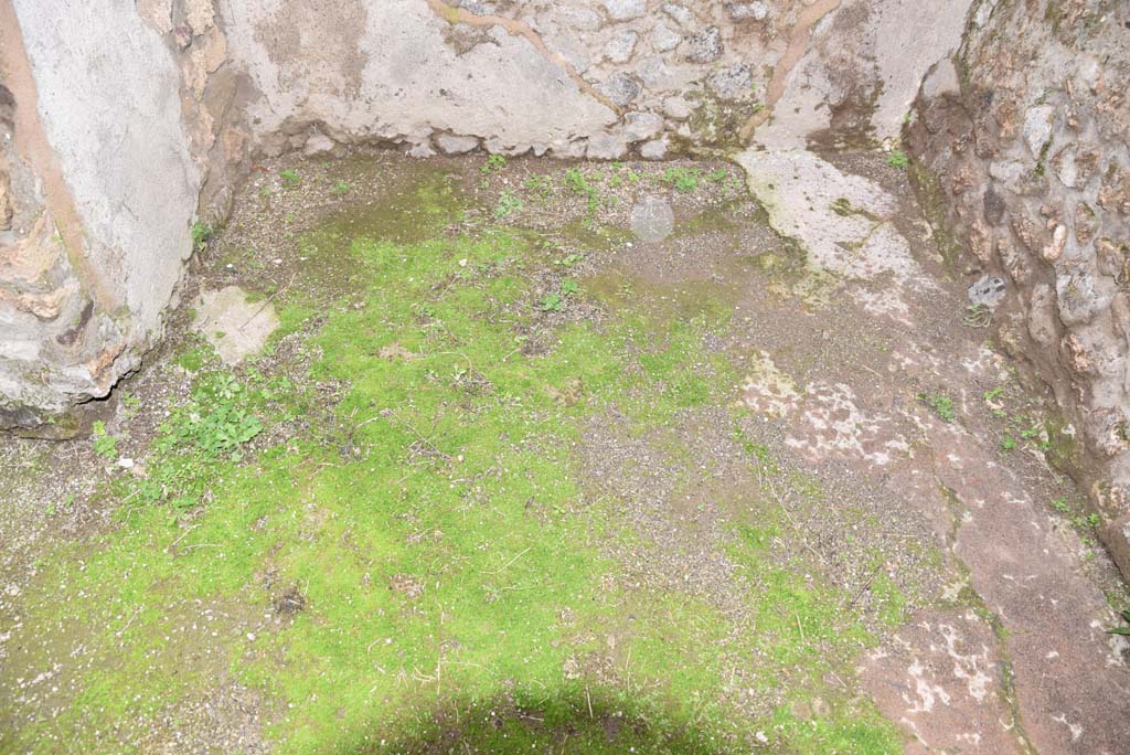 IX.5.18 Pompeii. March 2018.  Room “t”, looking west across flooring.
Foto Annette Haug, ERC Grant 681269 DÉCOR.