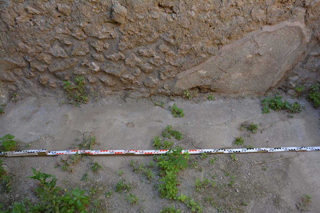 IX.5.18 Pompeii. May 2017. Room t, detail of flooring near north wall.
Foto Christian Beck, ERC Grant 681269 DÉCOR.