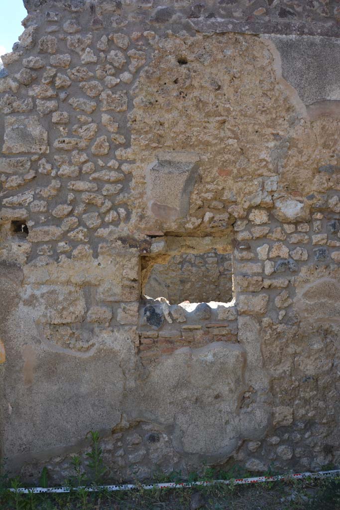 IX.5.18 Pompeii. May 2017. Room r, central area of west wall.  
Foto Christian Beck, ERC Grant 681269 DÉCOR.