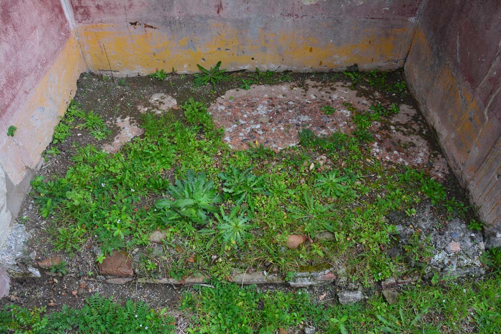 IX.5.18 Pompeii. March 2018.  Room “n”, looking east across flooring.
Foto Annette Haug, ERC Grant 681269 DÉCOR.