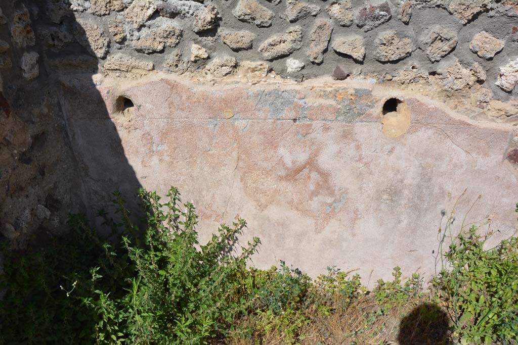 IX.5.18 Pompeii. May 2017. Room m, east wall of cupboard with holes for shelving supports.
Foto Christian Beck, ERC Grant 681269 DÉCOR.