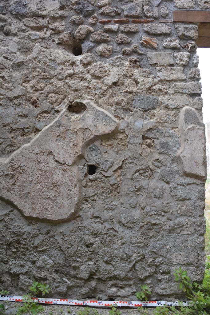 IX.5.18 Pompeii. May 2017. Room c, north wall on west side of doorway.
Foto Christian Beck, ERC Grant 681269 DÉCOR.