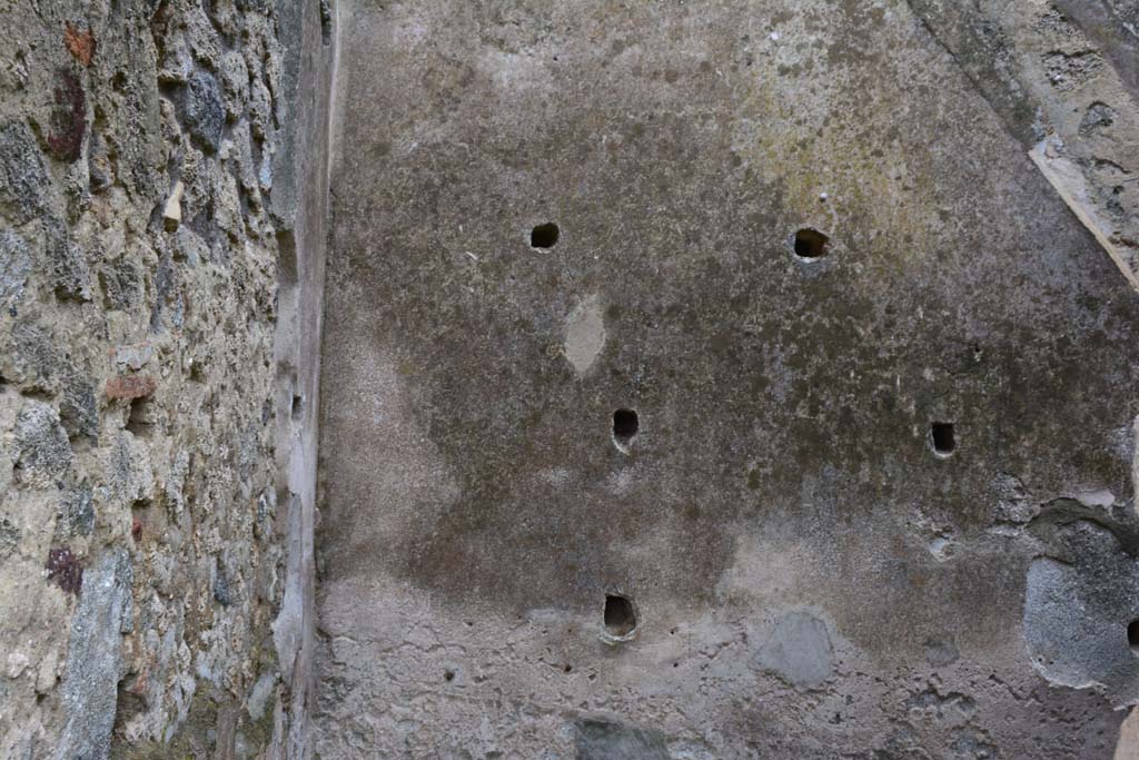 IX.5.18 Pompeii. March 2017. Room c, south-east corner and south wall, with holes for supporting shelves under stairs, on right.
Foto Christian Beck, ERC Grant 681269 DÉCOR.