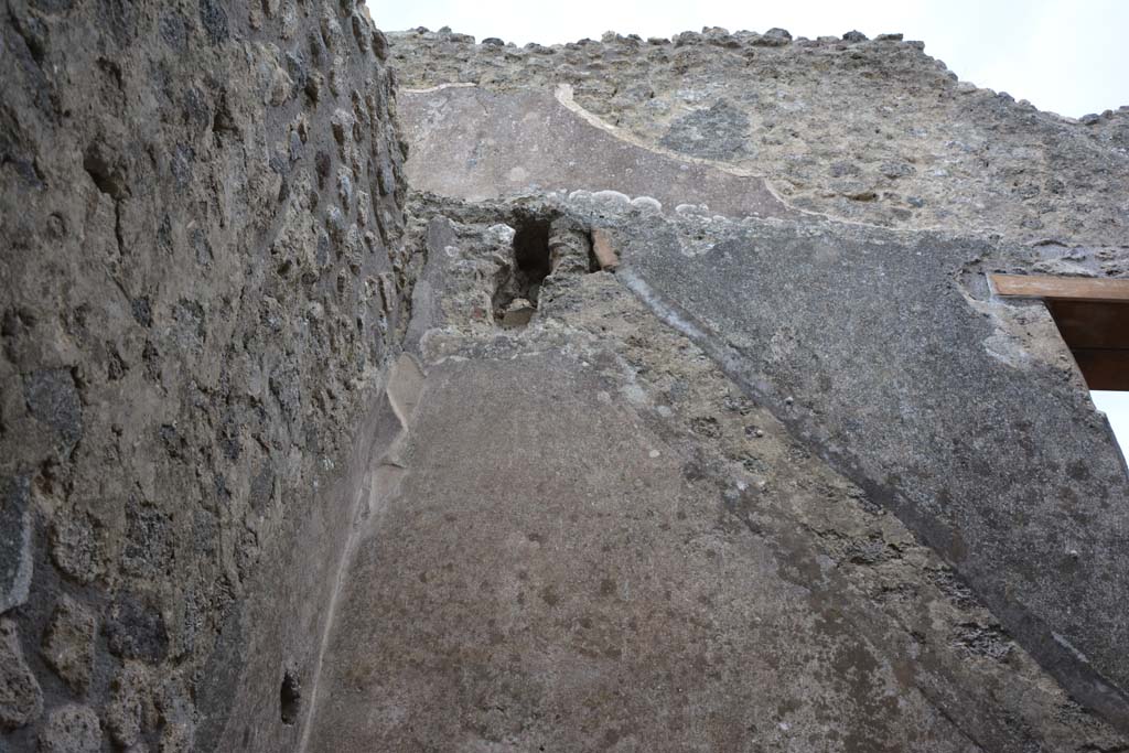 IX.5.18 Pompeii. May 2017. Room c, upper south-east corner and south wall with imprint of stairs to upper floor.
Foto Christian Beck, ERC Grant 681269 DÉCOR.