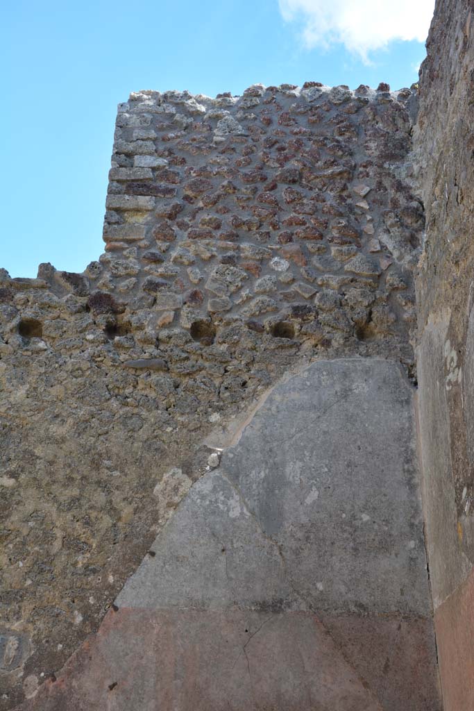 IX.5.18 Pompeii. May 2017. Room e, upper south-east corner.
Foto Christian Beck, ERC Grant 681269 DÉCOR.