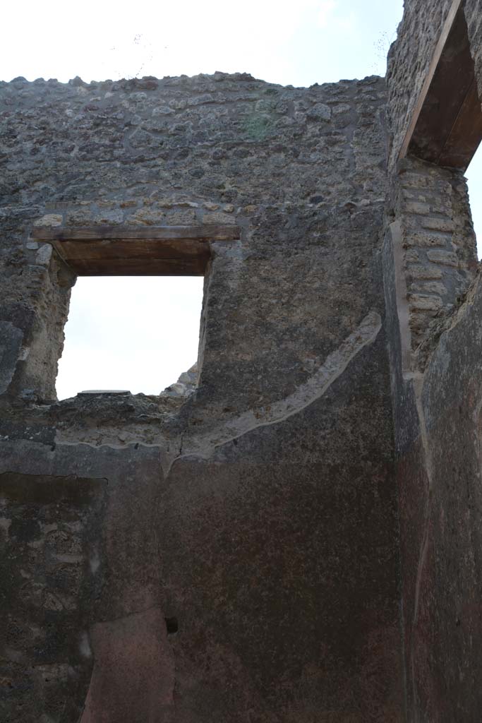 IX.5.18 Pompeii. May 2017. Room e, south wall in south-west corner.
Foto Christian Beck, ERC Grant 681269 DÉCOR.