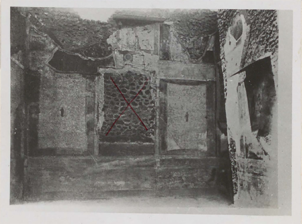 IX.5.18 Pompeii. Pre-1942. Room “f”, west wall of large triclinium/exedra. 
In the centre panel would have been the painting of Jason and Pelias.
On the right, north wall, is the painting of Pentheus and Dionysus? (partly still in situ). 
See Warscher, T. 1942. Catalogo illustrato degli affreschi del Museo Nazionale di Napoli. Sala LXXIX. Vol.1. Rome, Swedish Institute. 
Note: Photo flipped, as the Catalogo original is in reverse.