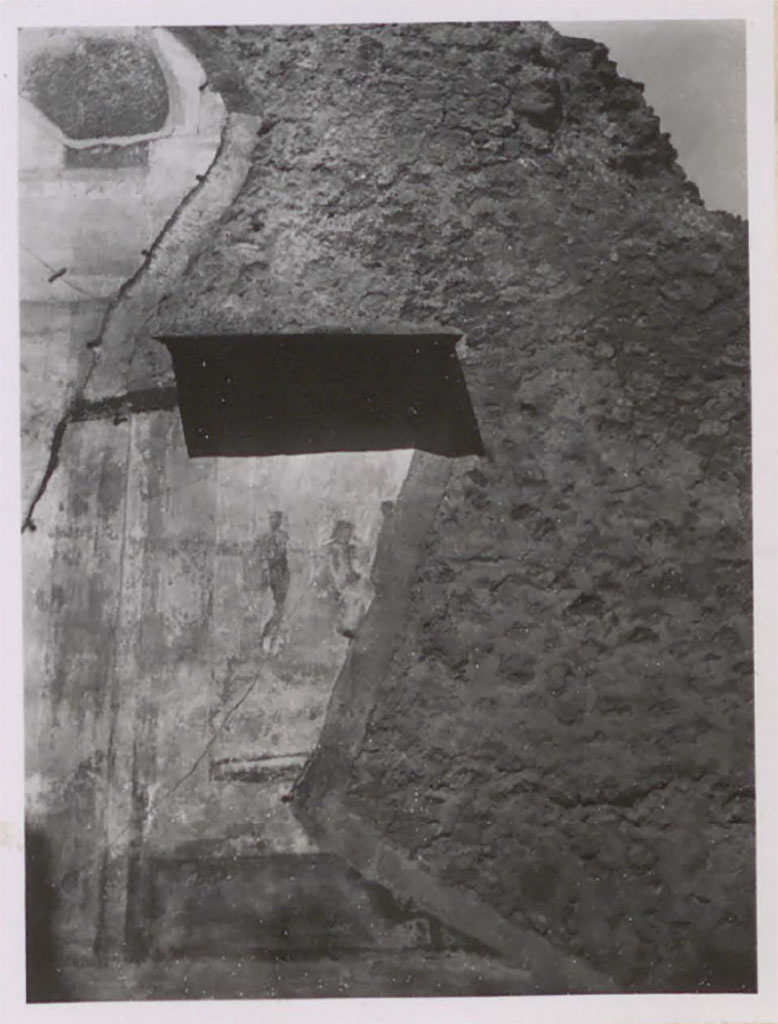 IX.5.18 Pompeii. Pre-1942. 
Room “f”, north wall of large triclinium/exedra, remaining portion of painting of Pentheus and Dionysus? (still in situ). 
According to Warscher, this was on the south wall.
See Warscher, T. 1942. Catalogo illustrato degli affreschi del Museo Nazionale di Napoli. Sala LXXIX. Vol.1. Rome, Swedish Institute.