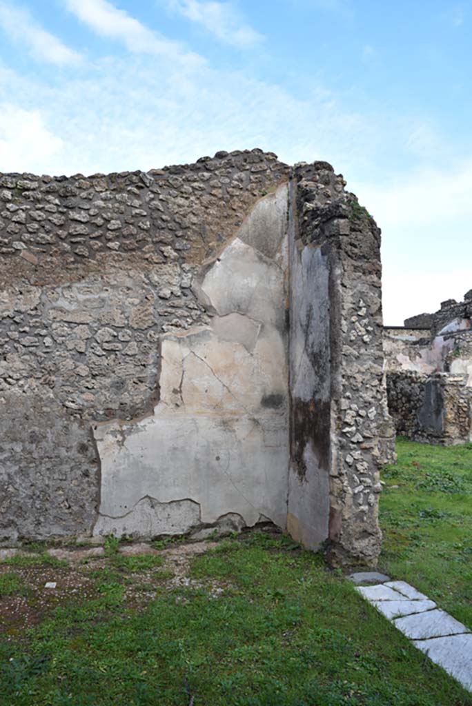 IX.5.18 Pompeii. March 2018. Room “f”, looking towards north-east corner of triclinium. 
Foto Annette Haug, ERC Grant 681269 DÉCOR