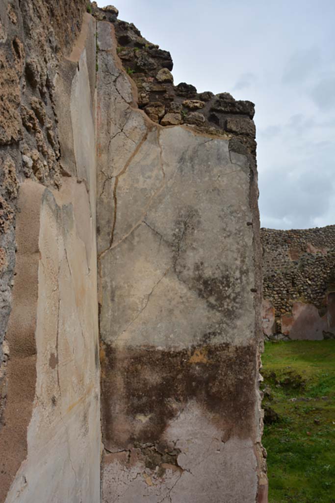 IX.5.18 Pompeii. March 2018. Room “f”, looking towards east wall in north-east corner.
Foto Annette Haug, ERC Grant 681269 DÉCOR.