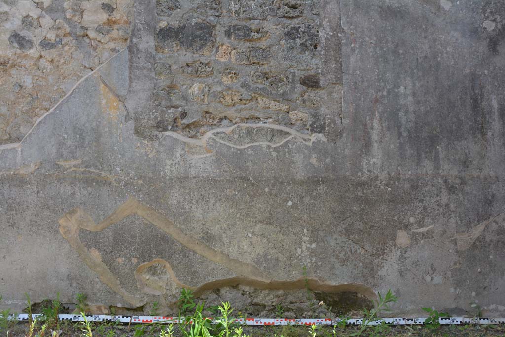 IX.5.18 Pompeii. May 2017. Room g, lower south wall below site of central painting.
Foto Christian Beck, ERC Grant 681269 DÉCOR.