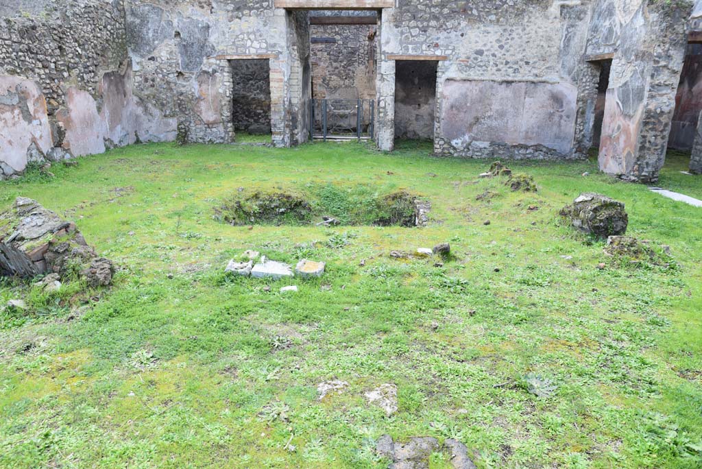 IX.5.18 Pompeii. March 2018. Looking south across atrium/courtyard garden. 
Foto Annette Haug, ERC Grant 681269 DÉCOR.