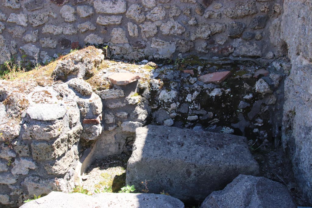 IX.6.4 Pompeii. May 2024. Room “e” on south side of entrance, looking towards south wall. Photo courtesy of Klaus Heese.