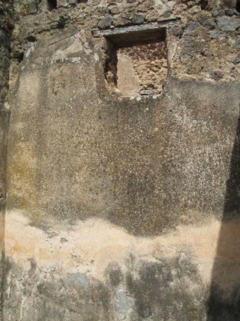 IX.6.5 Pompeii. May 2005. Window in north wall of room “b”, on north side of atrium.
According to Mau, this room had white walls and a square window overlooking the vicolo. 
In the lava threshold of the doorway were the recesses of two hinges and a bolt, in the left door-frame that of a cross beam to close the door.
See Mau in BdI, 1880, (p.227)
