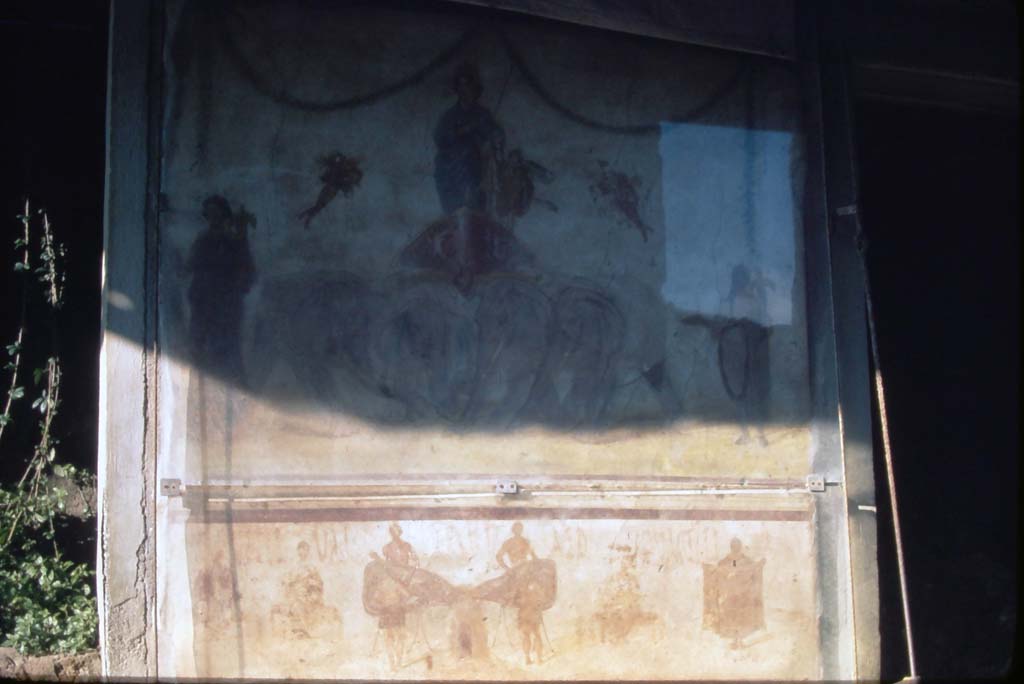 Between IX.7.7 and IX.7.6, Pompeii. 4th December 1971.
Lower part of painting of Venus, depicting felt workers (coactiliarii) producing cloth.
Photo courtesy of Rick Bauer, from Dr George Fay’s slides collection.