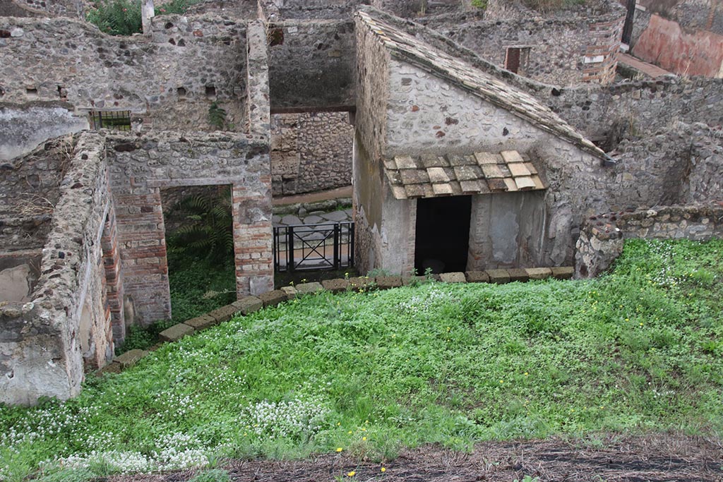 IX.7.16 Pompeii. October 2024. 
Looking west across atrium 2, towards doorway to triclinium “b”, entrance corridor 1, and room “a”. Photo courtesy of Klaus Heese.