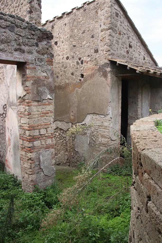 IX.7.16 Pompeii. October 2024. 
Looking towards west side of atrium 2 towards entrance corridor/fauces 1, in centre, between rooms “a” and “b”.
Photo courtesy of Klaus Heese.