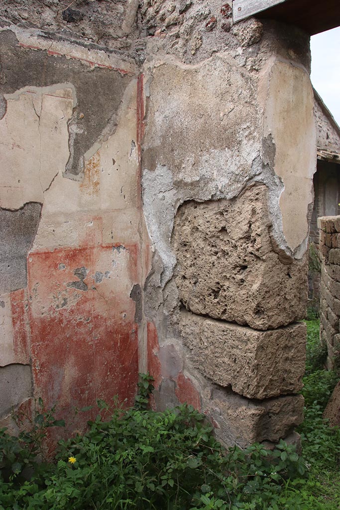 IX.7.16 Pompeii. October 2024. 
Room “c”, north-west corner and doorway to atrium. Photo courtesy of Klaus Heese.