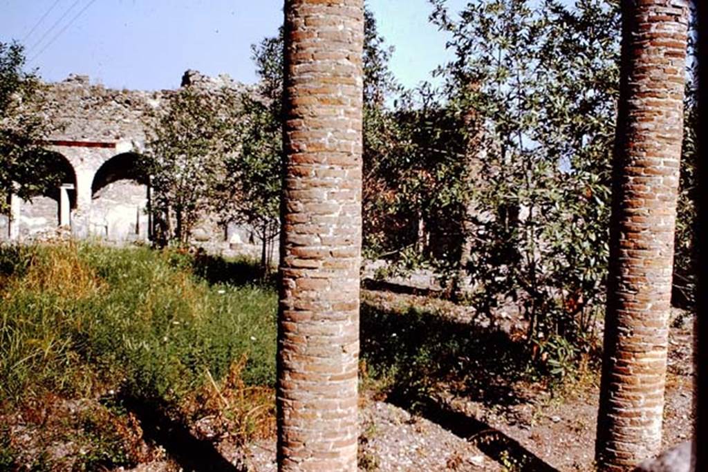 IX.7.20 Pompeii. 1966. Looking south-east across peristyle from west portico. Photo by Stanley A. Jashemski.
Source: The Wilhelmina and Stanley A. Jashemski archive in the University of Maryland Library, Special Collections (See collection page) and made available under the Creative Commons Attribution-Non Commercial License v.4. See Licence and use details.
J66f1015