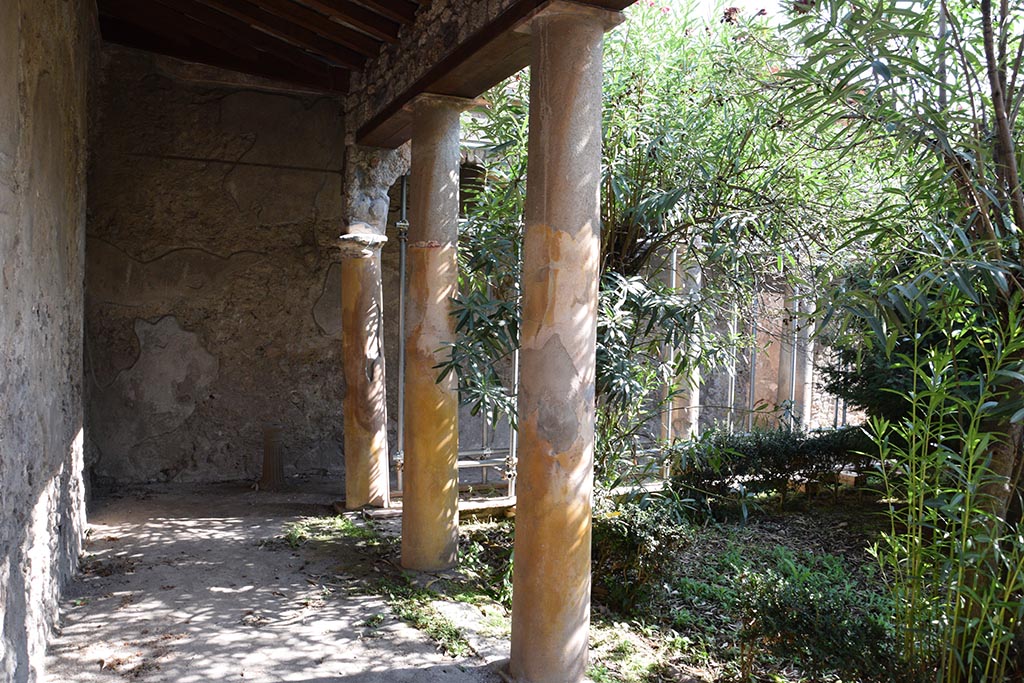 IX.7.20 Pompeii. October 2017. Looking east along north portico towards east portico. Photo courtesy of Johannes Eber.