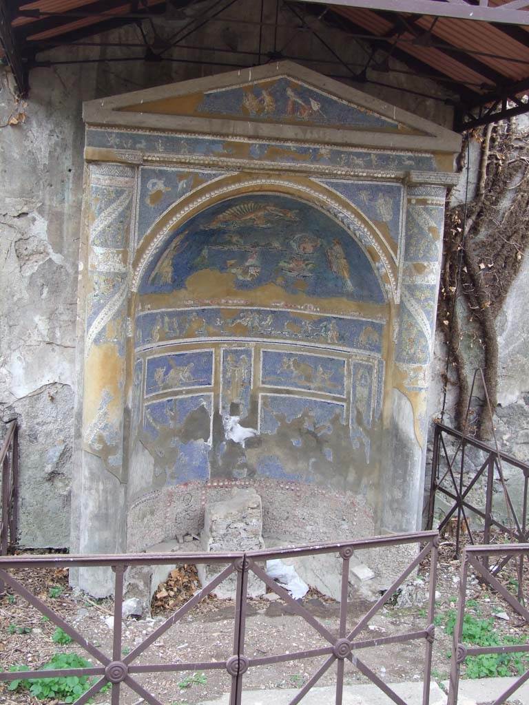 IX.7.20 Pompeii. December 2007. Mosaic fountain.
See Boyce G. K., 1937. Corpus of the Lararia of Pompeii. Rome: MAAR 14. (p. 89, no.446) 
See Jashemski, W. F., 1993. The Gardens of Pompeii, Volume II: Appendices. New York: Caratzas. (p.242-3, no.504, location given as IX.7.25)