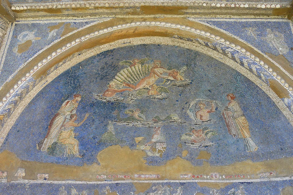 IX.7.20 Pompeii. October 2017.  
Detail from mosaic fountain. Arched top with Venus in a shell and bathing figures. Photo courtesy of Johannes Eber.