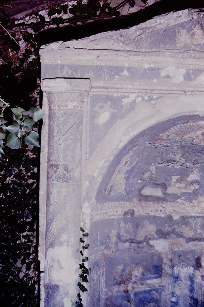 IX.7.20 Pompeii. 1977. Left hand (south) side of fountain. Photo by Stanley A. Jashemski.   
Source: The Wilhelmina and Stanley A. Jashemski archive in the University of Maryland Library, Special Collections (See collection page) and made available under the Creative Commons Attribution-Non-Commercial License v.4. See Licence and use details.
J77f0423