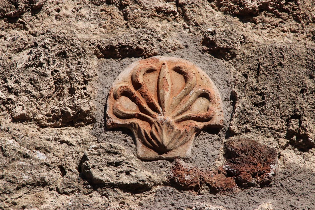 IX.7.21 Pompeii. October 2022. Detail of terracotta decoration. Photo courtesy of Klaus Heese.