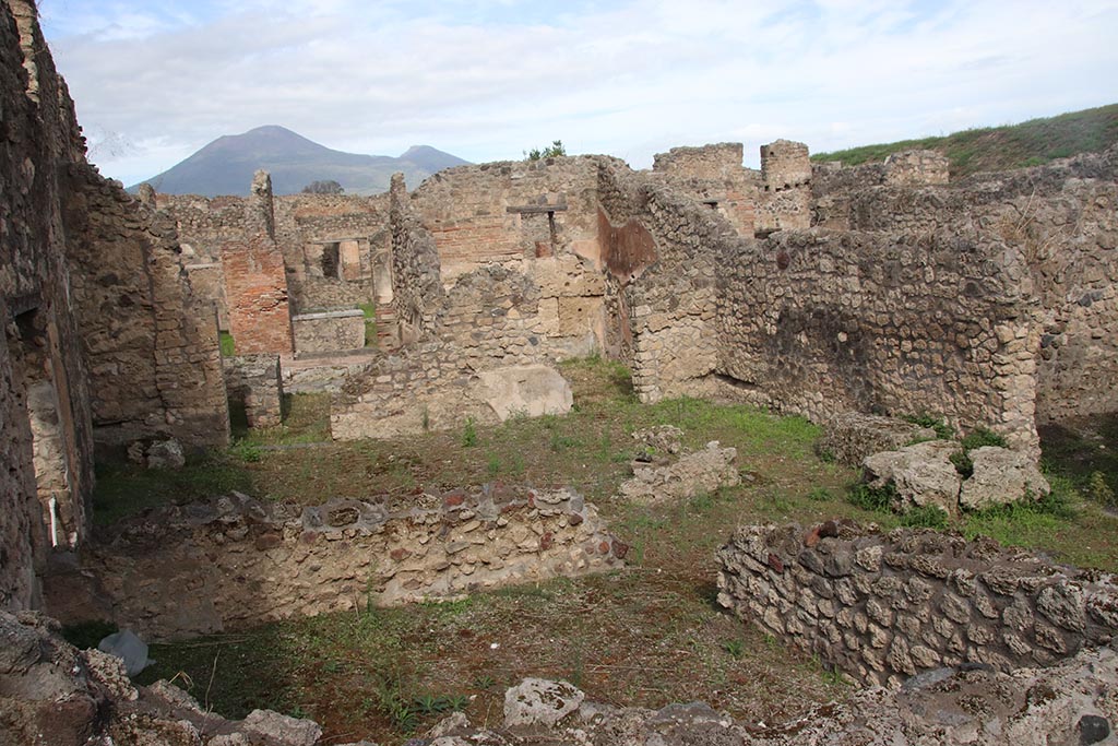 IX.7.21 Pompeii. October 2024. 
Looking north across atrium from above room on south side of entrance doorway, which is on left. Photo courtesy of Klaus Heese.