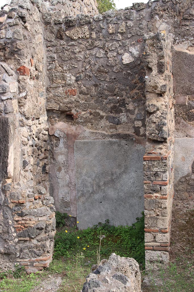 IX.7.21 Pompeii. October 2024. 
Looking north-east into small room or cupboard, opposite corridor to latrine.
Photo courtesy of Klaus Heese.