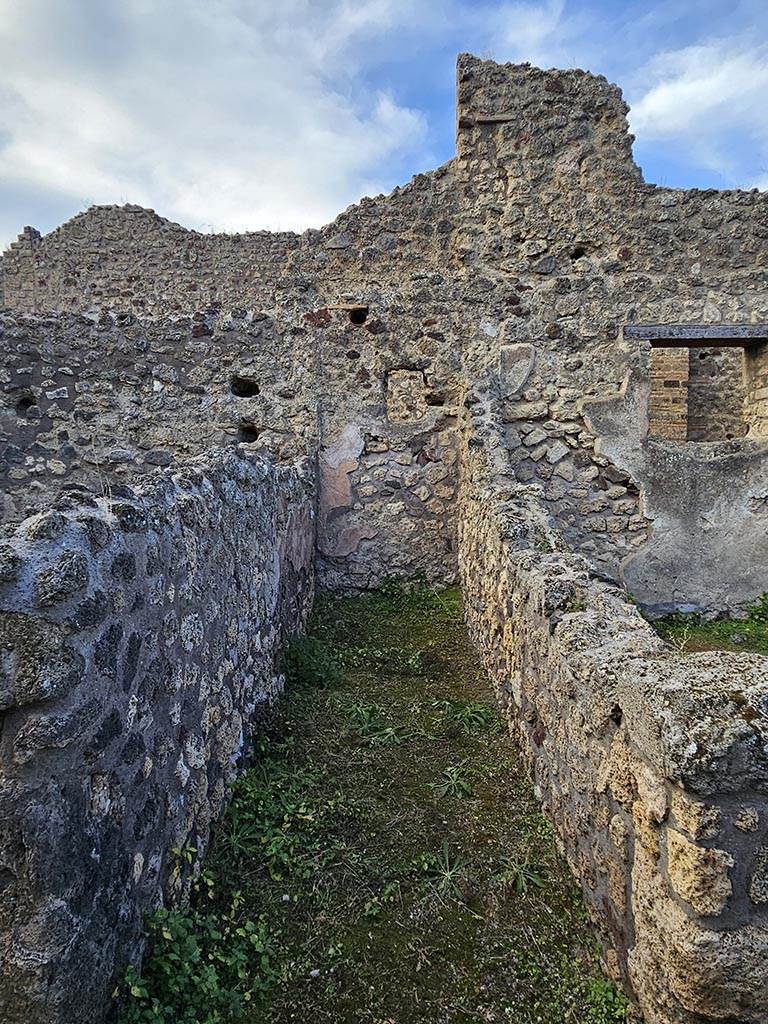 IX.7.21 Pompeii. November 2024. 
Corridor leading to latrine. Looking west. Photo courtesy of Annette Haug.